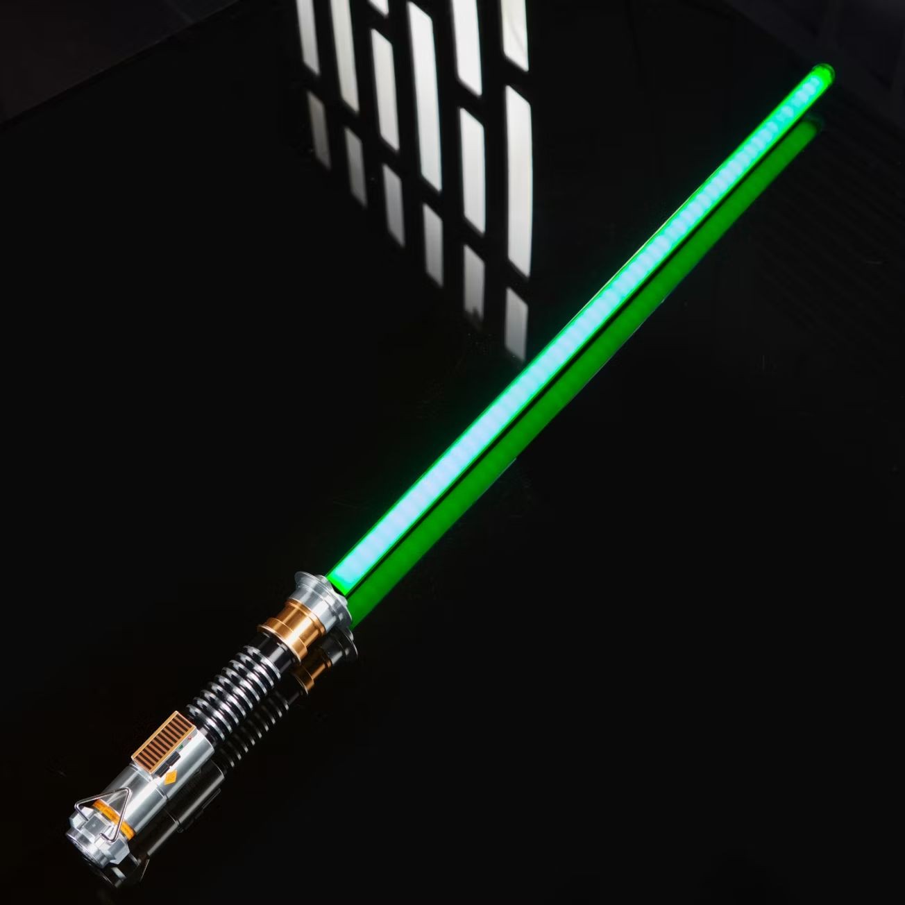 Luke Legacy Lightsaber (Disney)